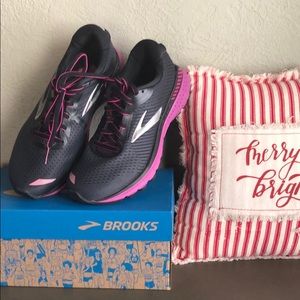 Brooks Adrenaline GTS 20 Women’s Running Shoes
